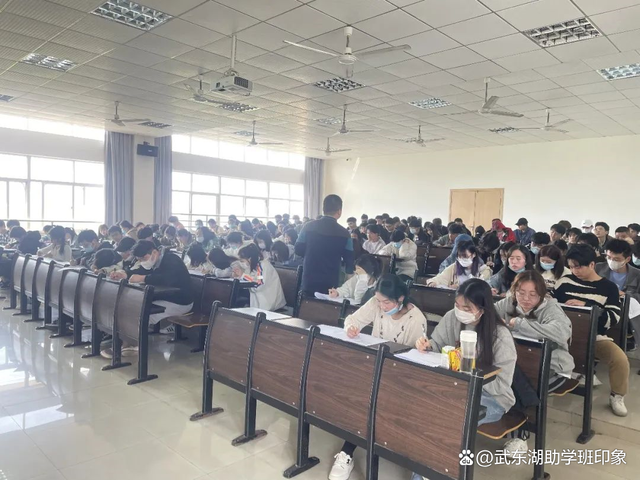  南京自考助学班有校内住宿的难学吗？